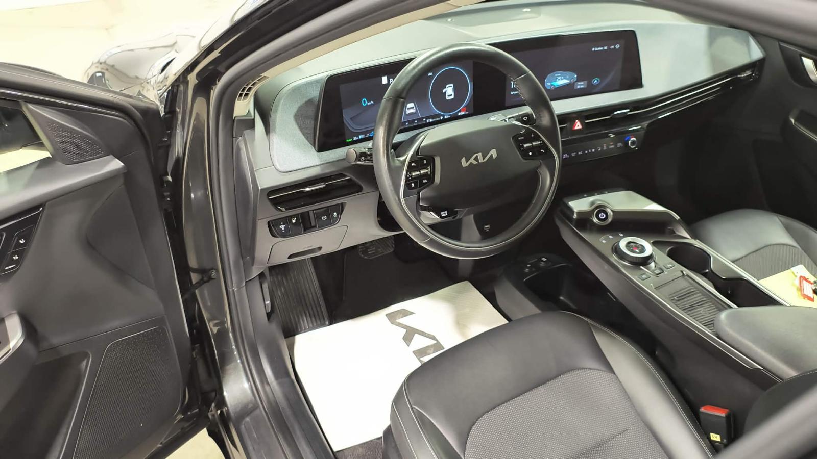 2023 Kia EV6 - Image 14