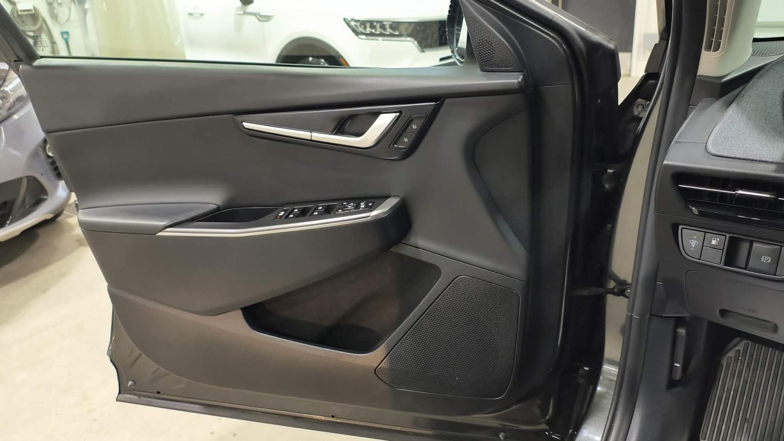 2023 Kia EV6 - Image 17