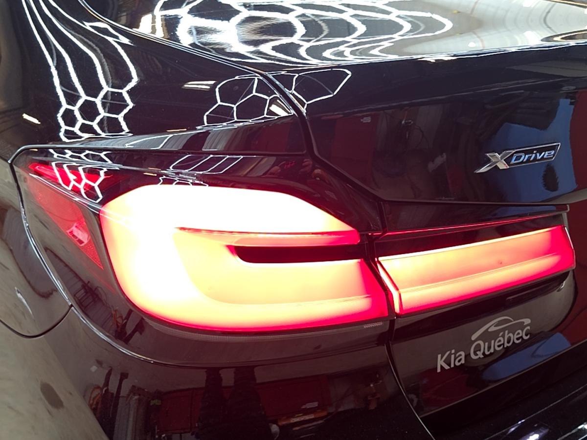 2022 BMW 530i - Image 12