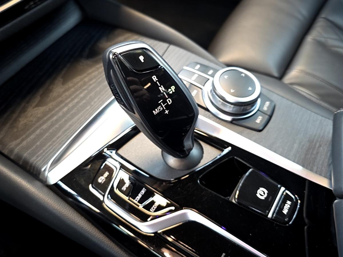 2022 BMW 530i - Image 17