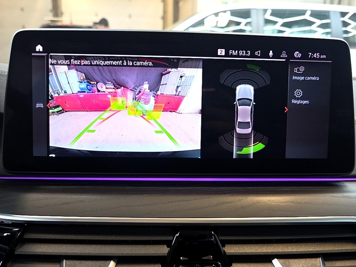 2022 BMW 530i - Image 19