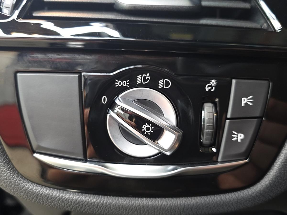 2022 BMW 530i - Image 25