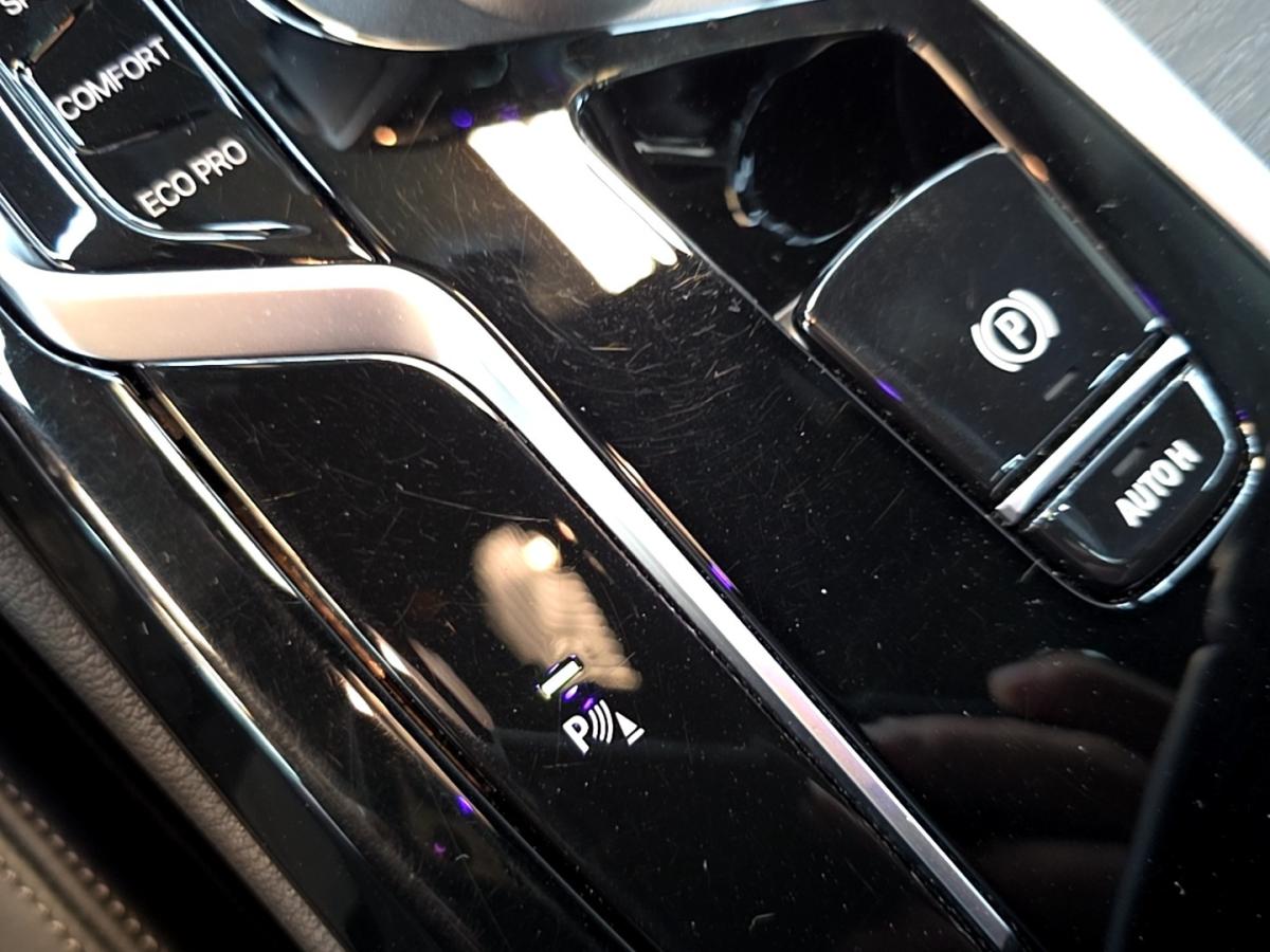 2022 BMW 530i - Image 31