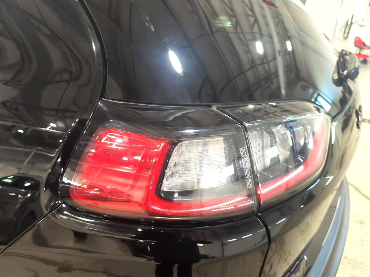 2023 Jeep Cherokee - Image 12