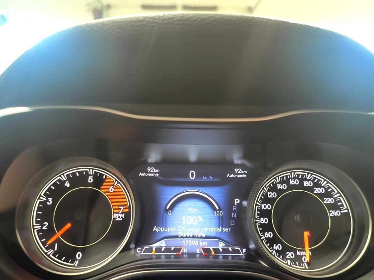 2023 Jeep Cherokee - Image 16