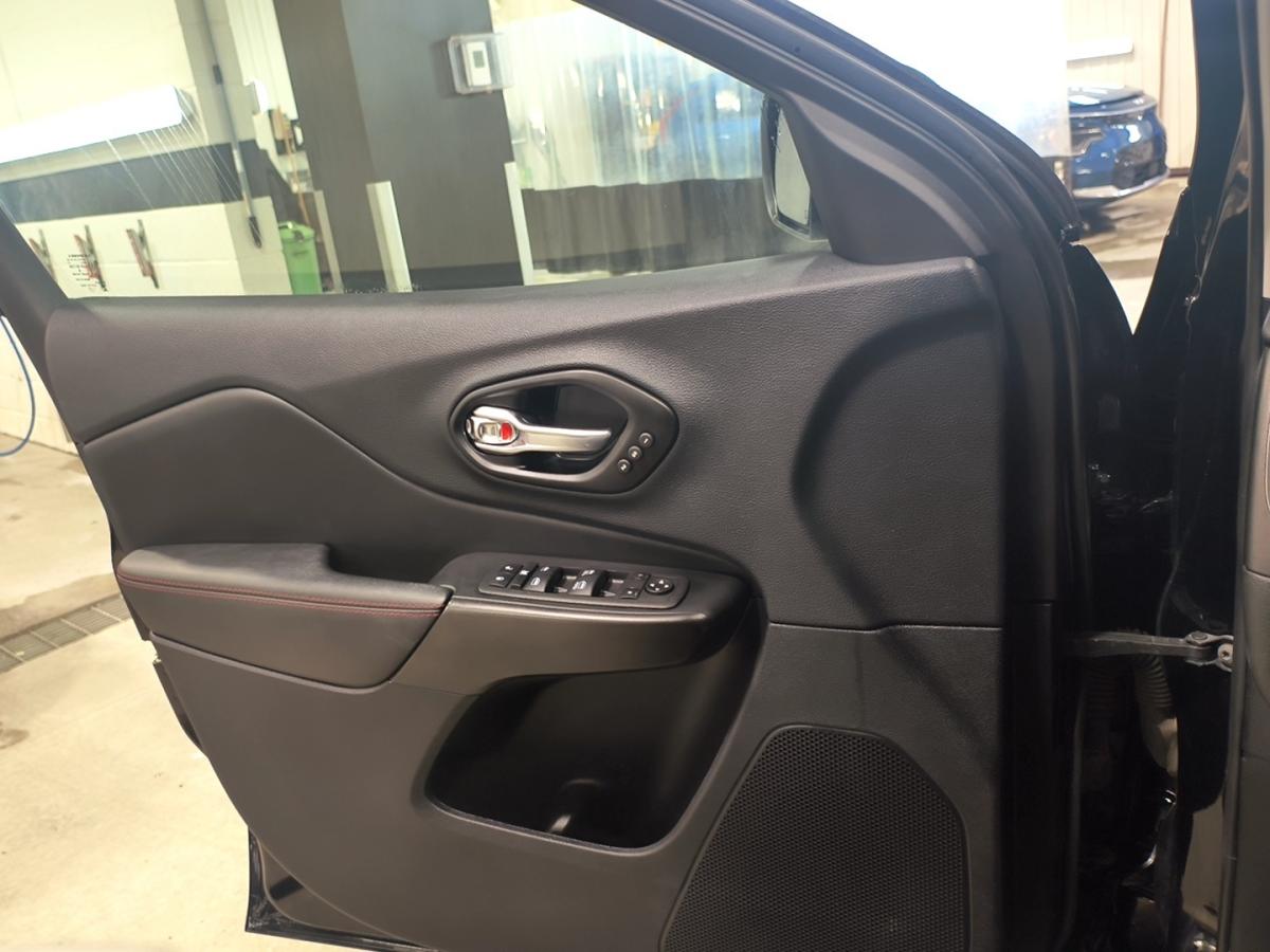 2023 Jeep Cherokee - Image 17