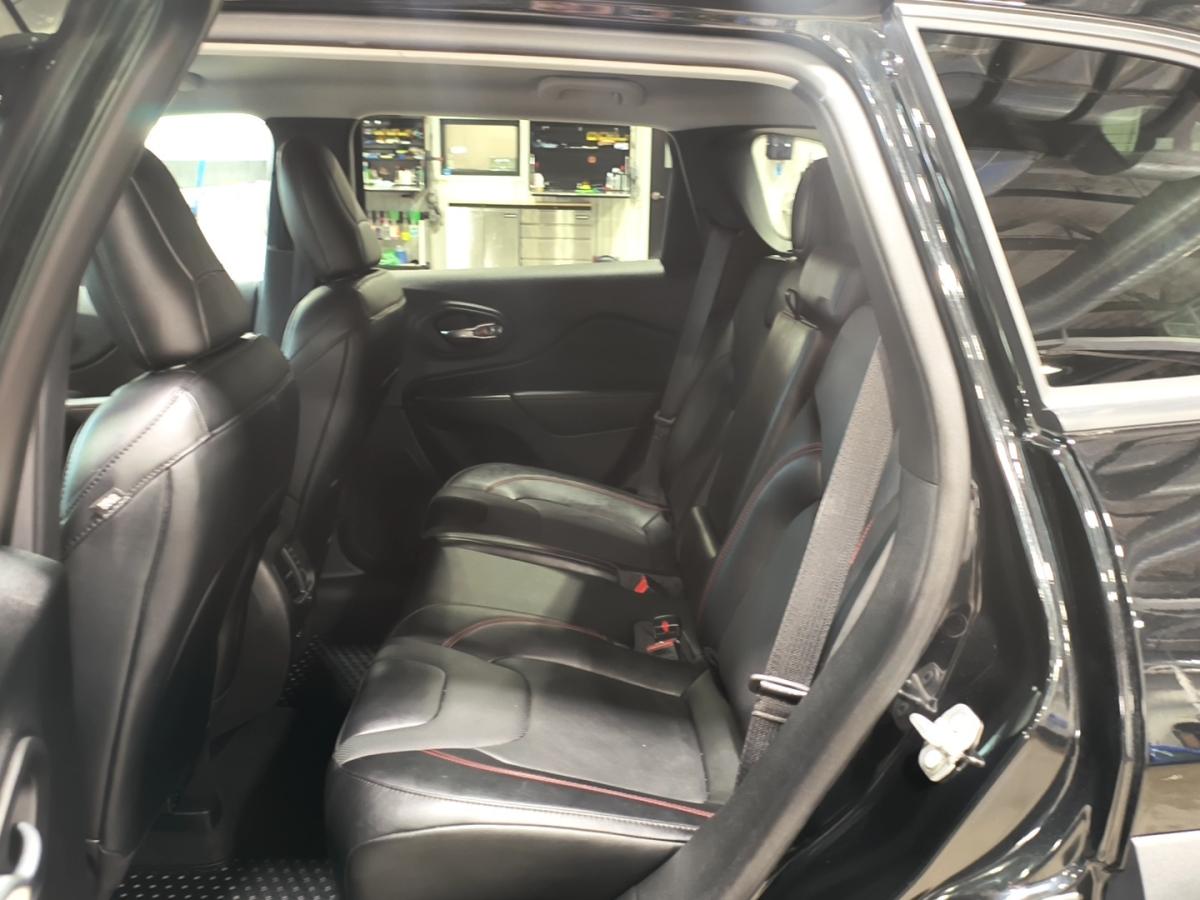 2023 Jeep Cherokee - Image 24