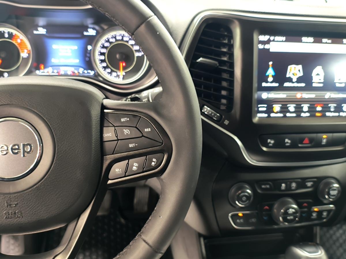 2023 Jeep Cherokee - Image 30