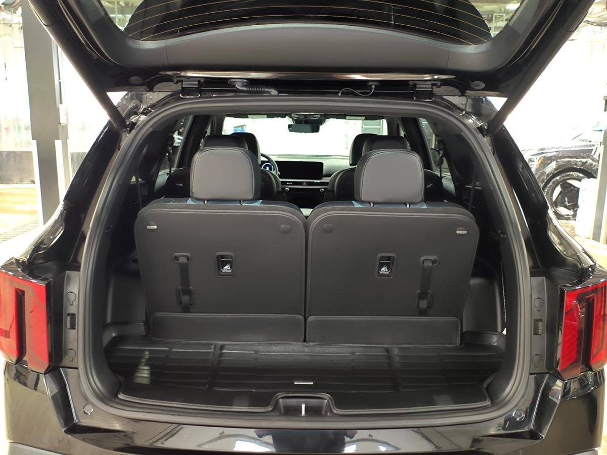 2025 Kia Sorento - Image 8