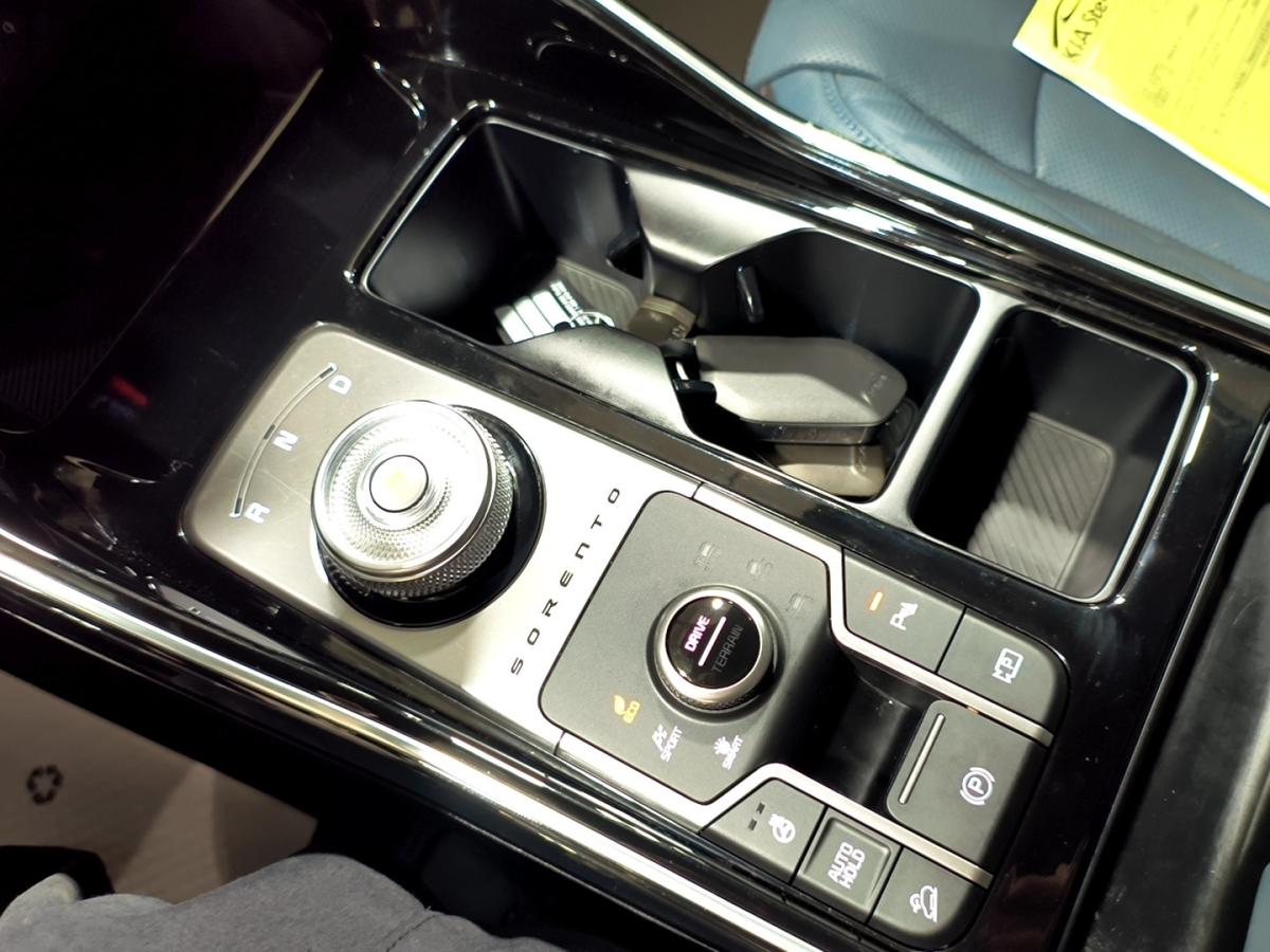 2025 Kia Sorento - Image 20