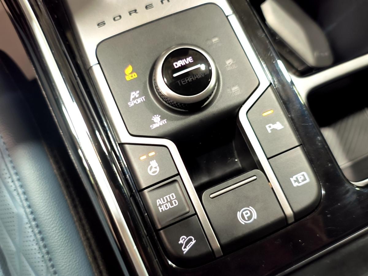 2025 Kia Sorento - Image 31