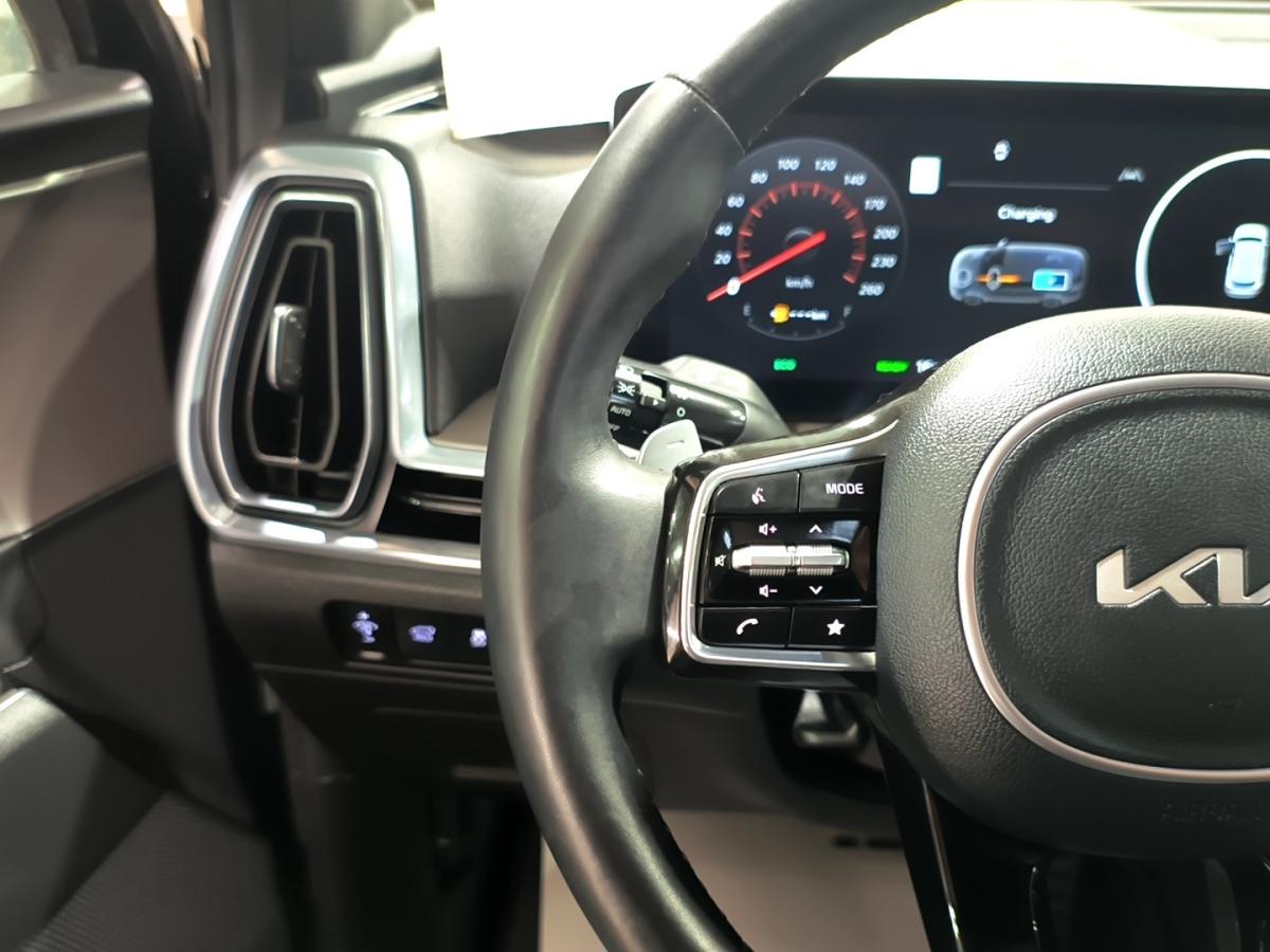 2025 Kia Sorento - Image 35