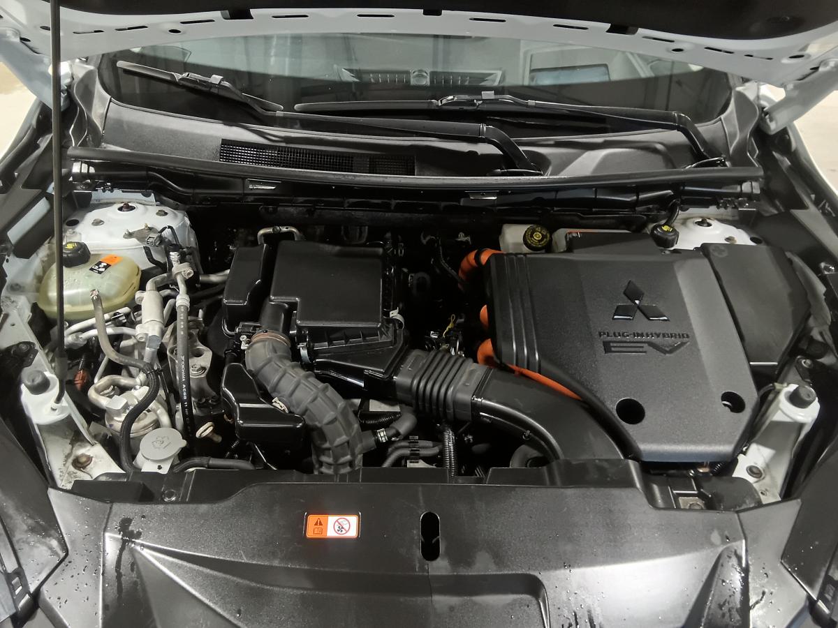 2023 Mitsubishi Outlander PHEV - Image 7