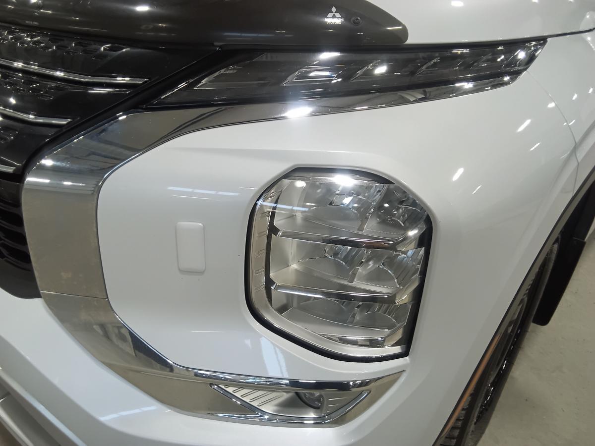 2023 Mitsubishi Outlander PHEV - Image 10