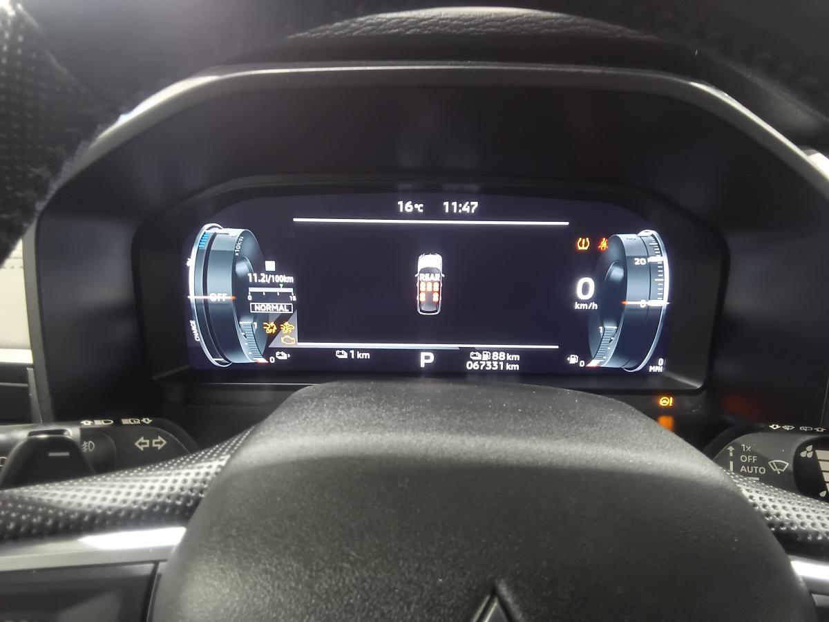 2023 Mitsubishi Outlander PHEV - Image 16