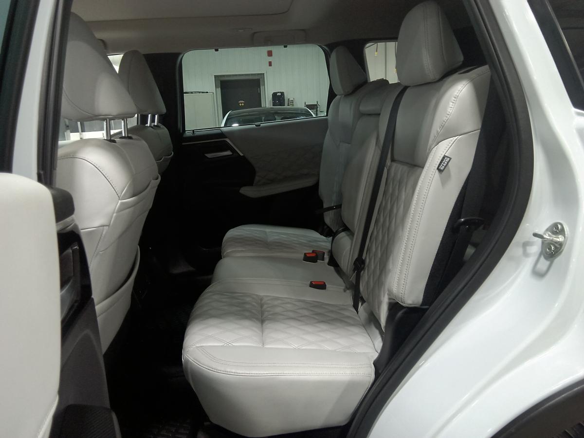 2023 Mitsubishi Outlander PHEV - Image 24