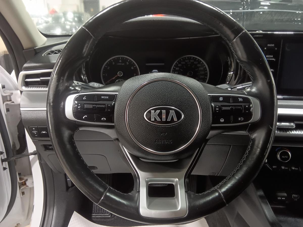2021 Kia K5 - Image 15