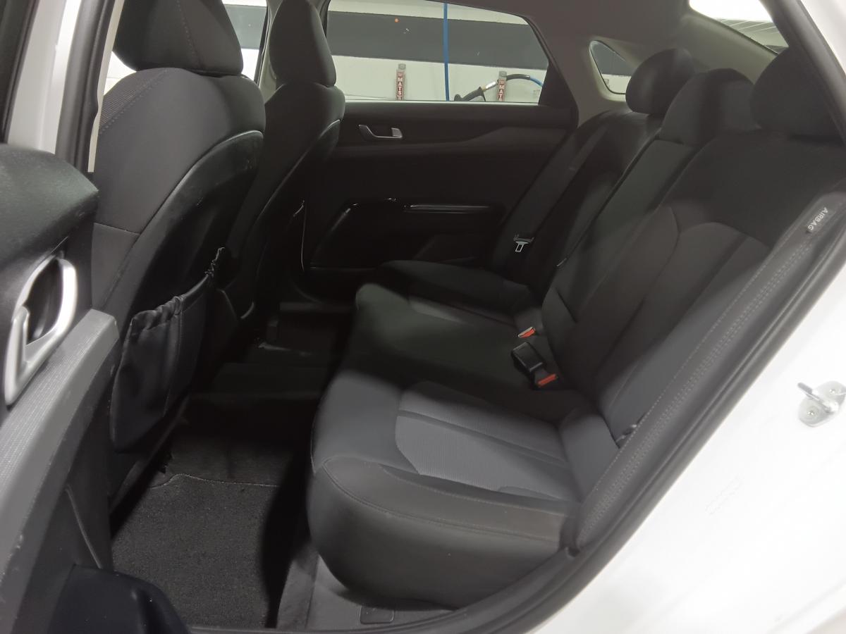 2021 Kia K5 - Image 25