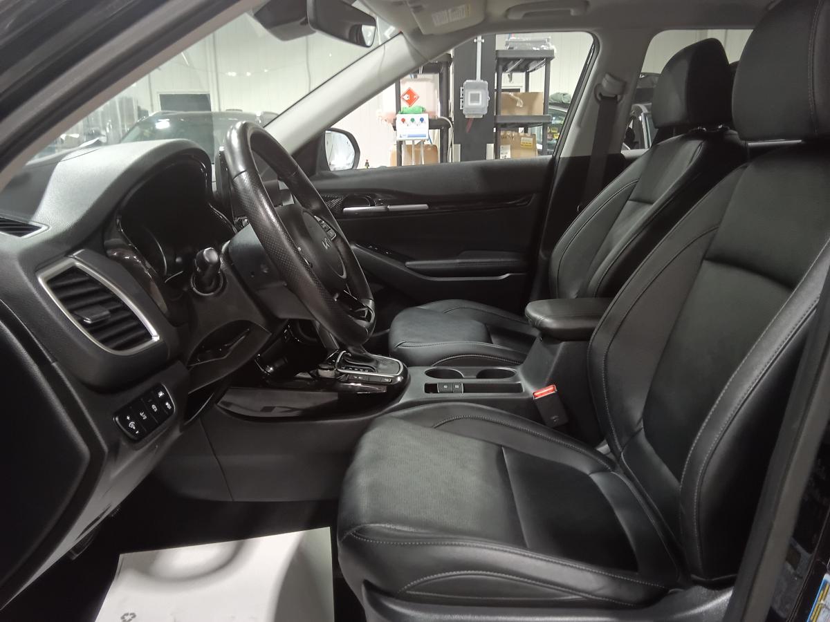 2023 Kia Seltos - Image 12