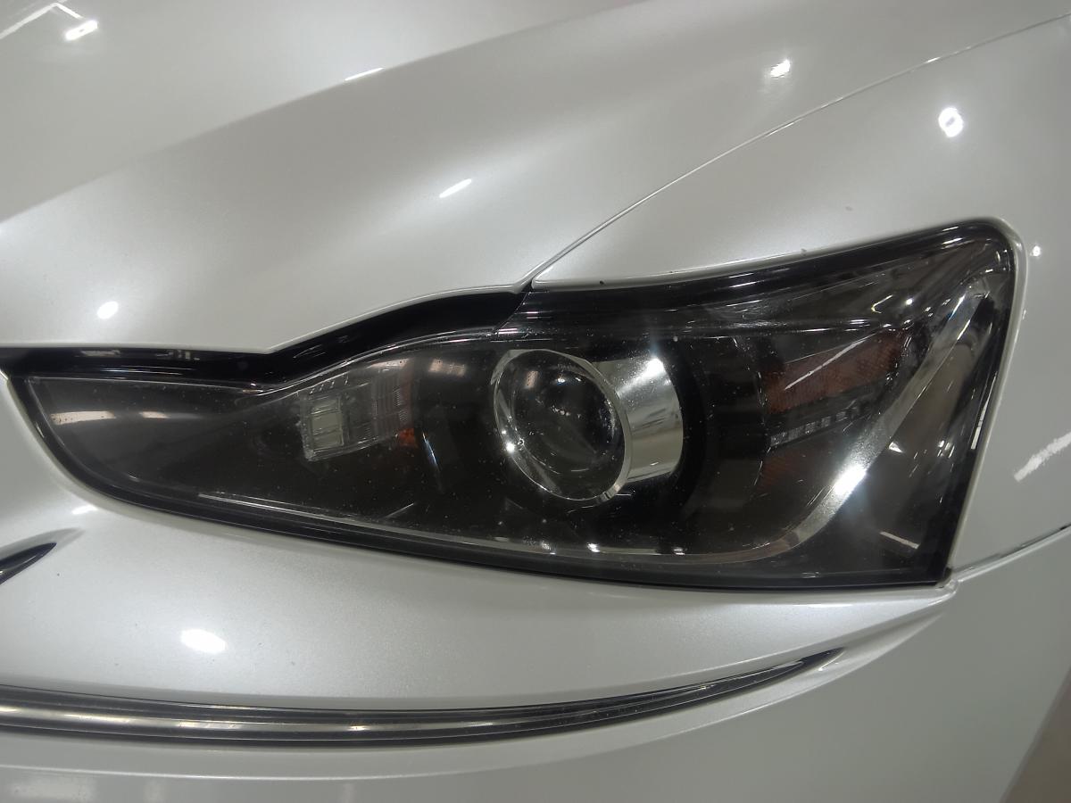 2019 Lexus IS 300 - Image 10