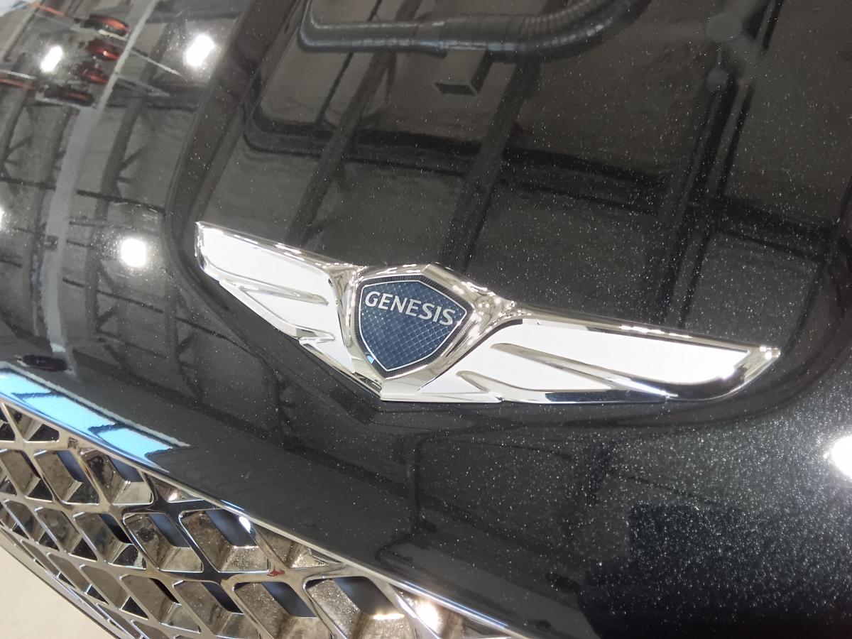 2024 Genesis GV70 - Image 10