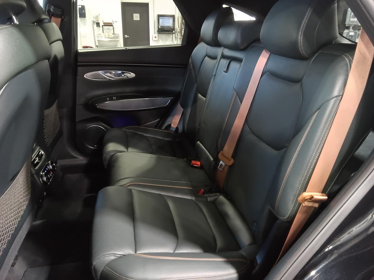 2024 Genesis GV70 - Image 23