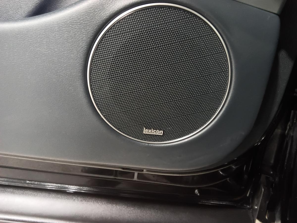 2024 Genesis GV70 - Image 24