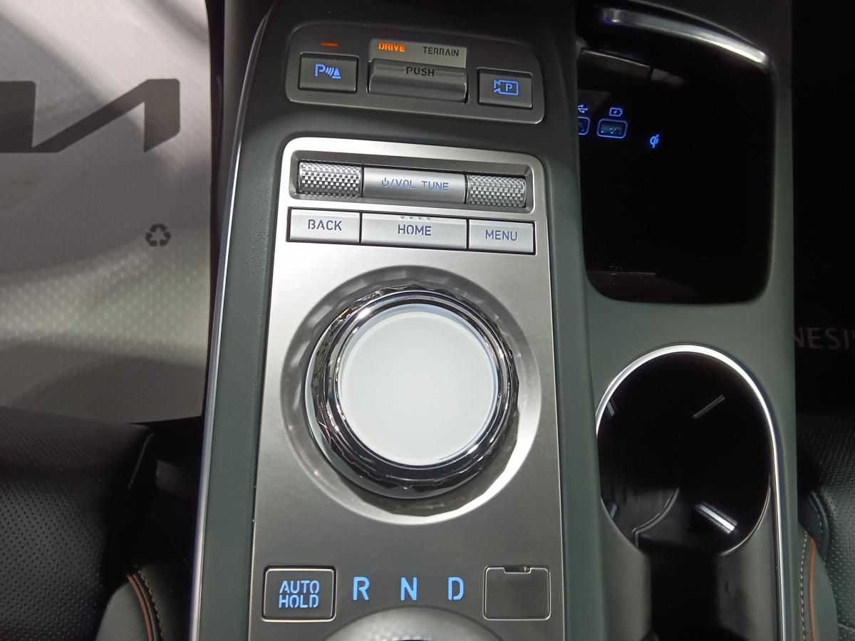 2024 Genesis GV70 - Image 29