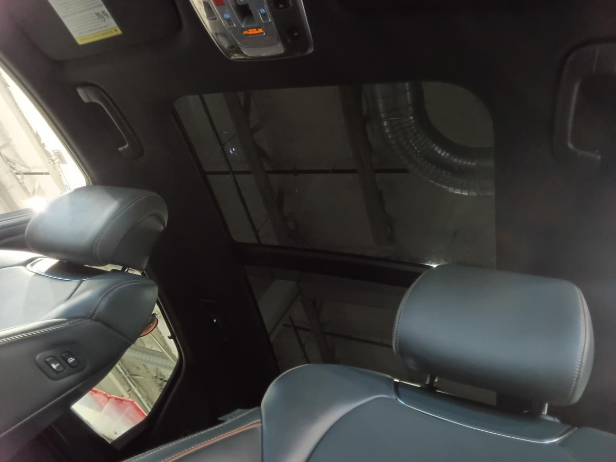 2024 Genesis GV70 - Image 31