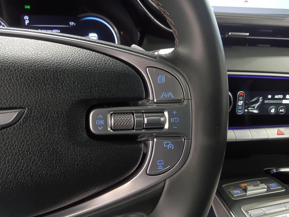 2024 Genesis GV70 - Image 34