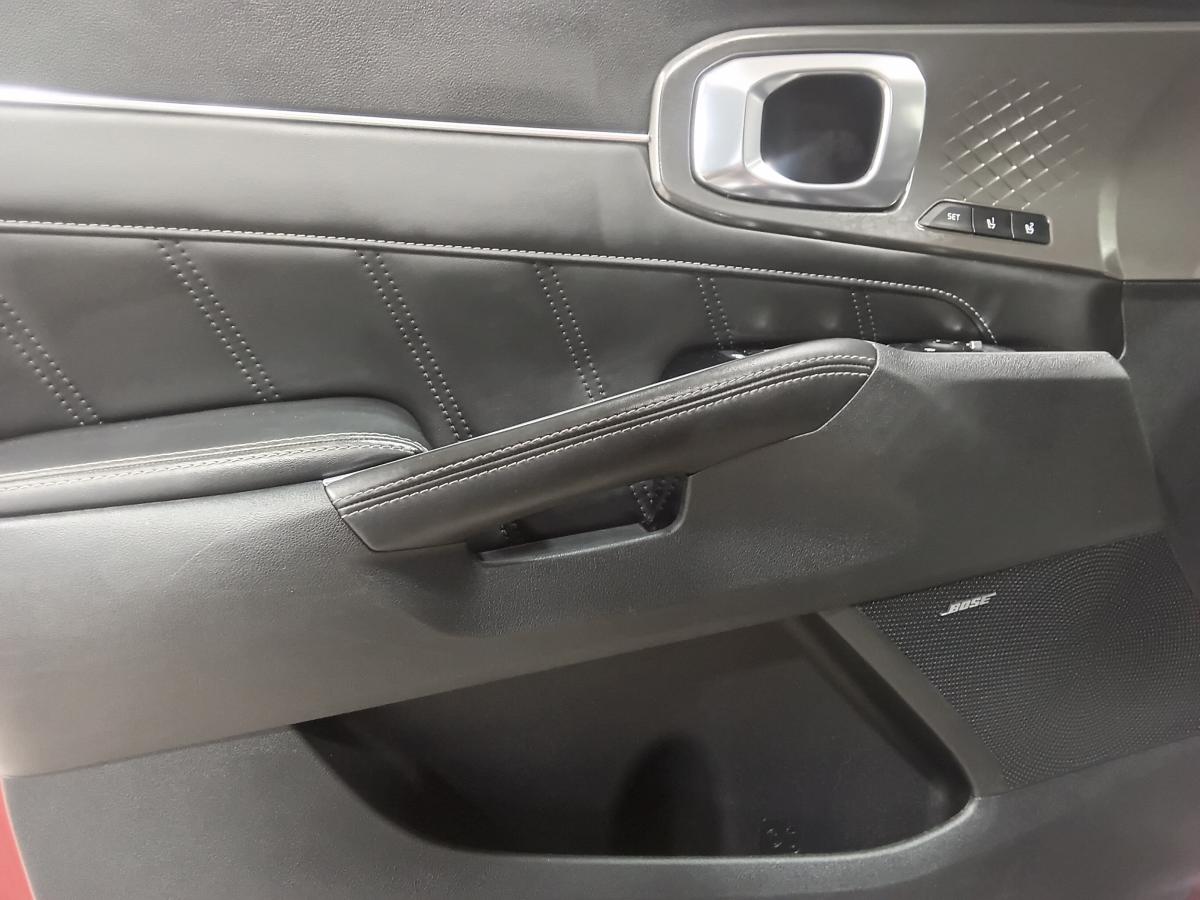 2022 Kia Sorento - Image 16