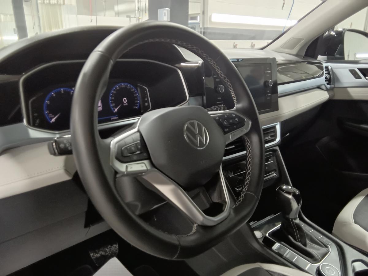 2025 Volkswagen Taos - Image 15