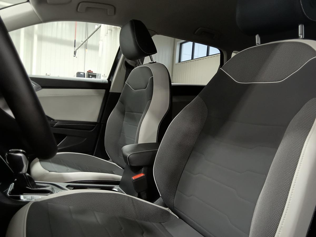 2025 Volkswagen Taos - Image 22