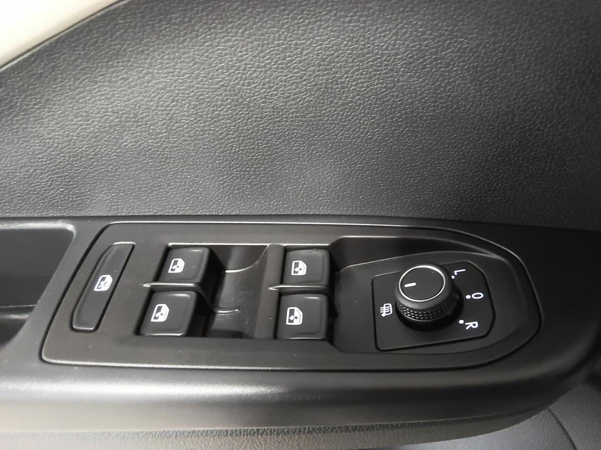 2025 Volkswagen Taos - Image 25