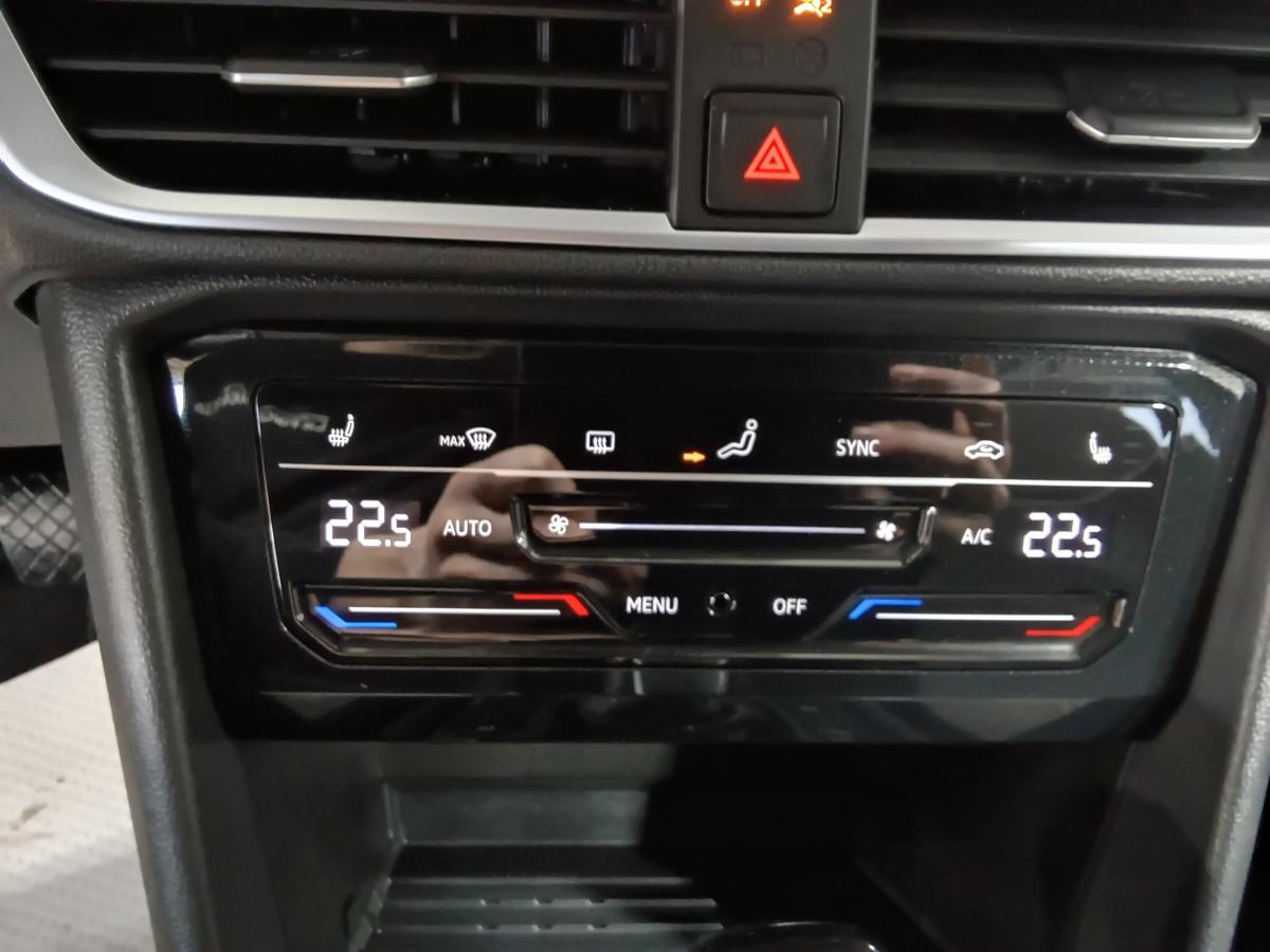 2025 Volkswagen Taos - Image 27