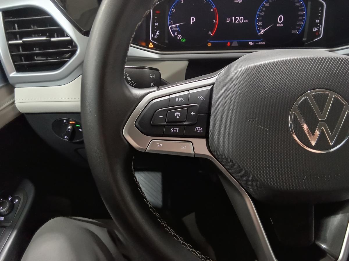 2025 Volkswagen Taos - Image 30