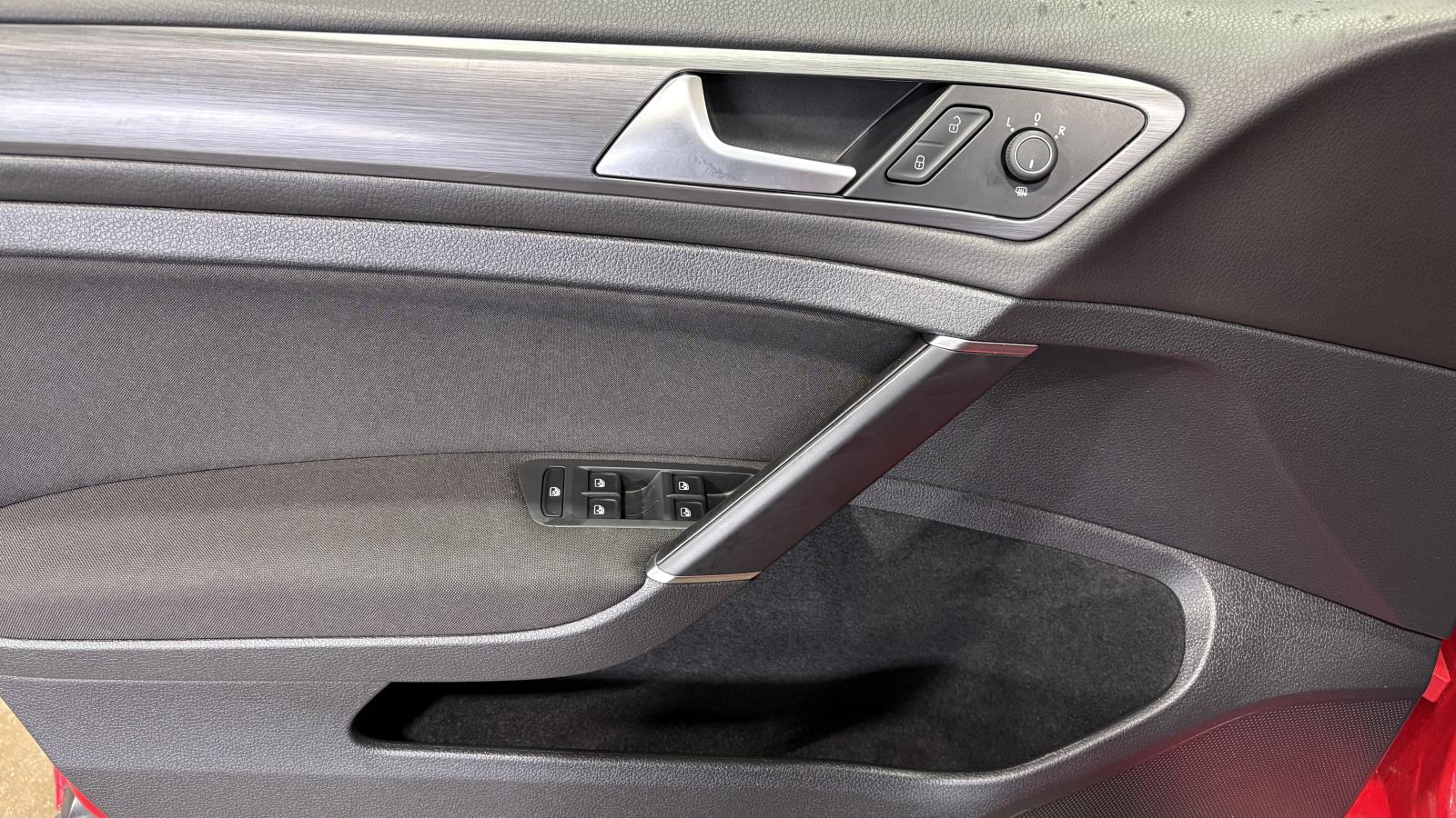 2018 Volkswagen Golf - Image 16