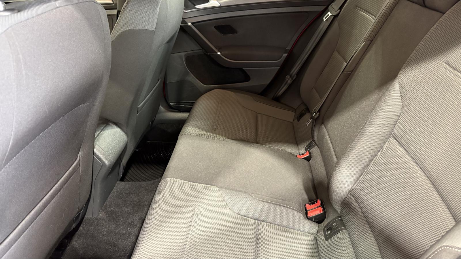 2018 Volkswagen Golf - Image 27