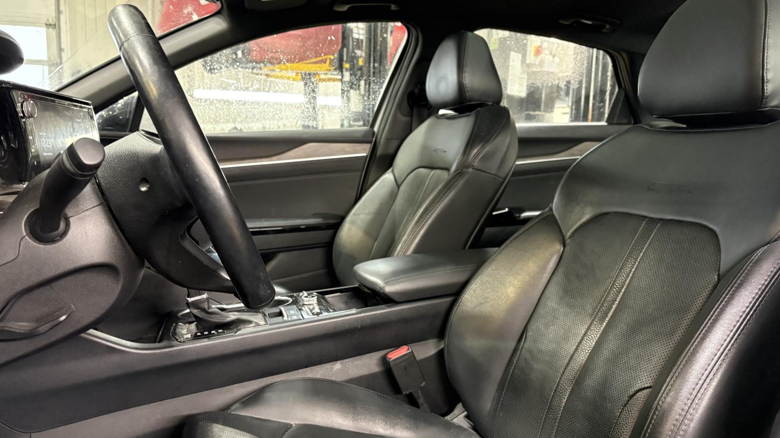 2023 Kia K5 - Image 16