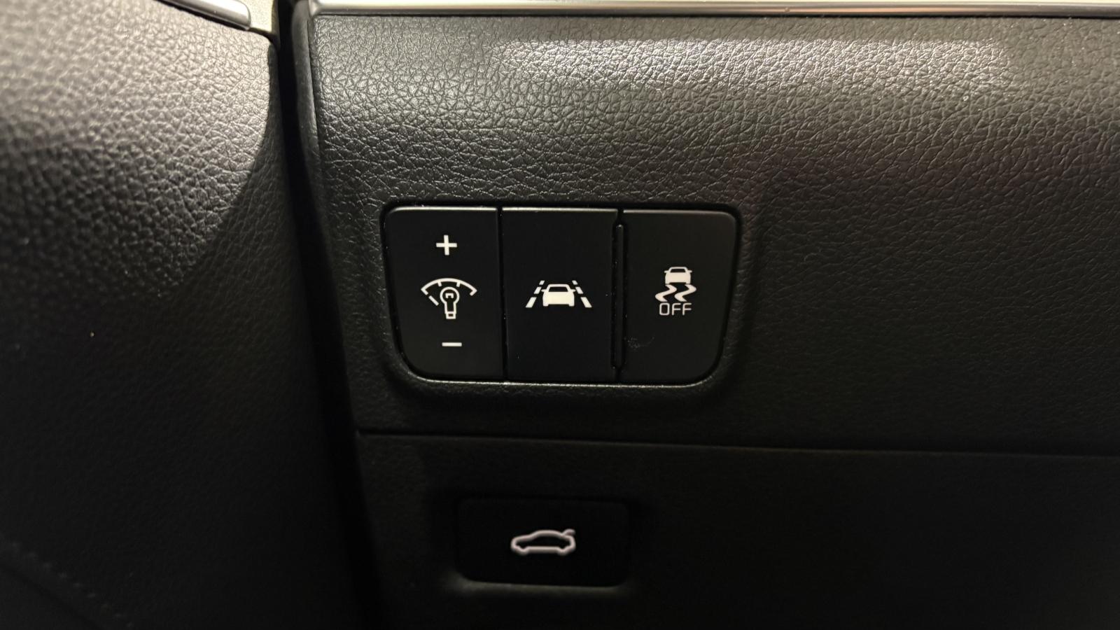 2023 Kia K5 - Image 20