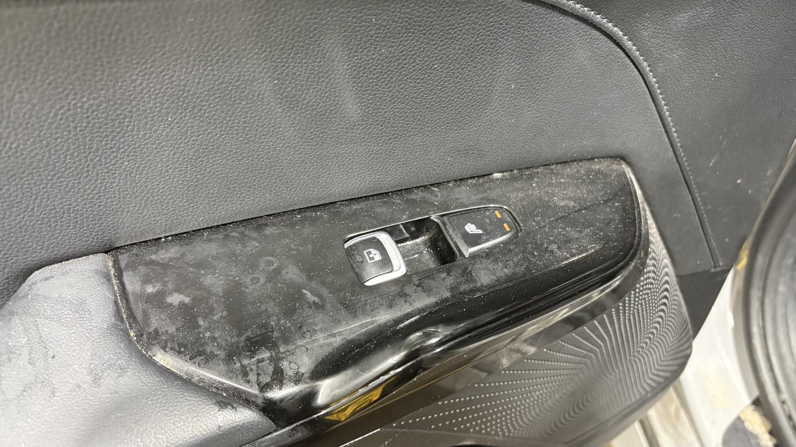 2023 Kia K5 - Image 34