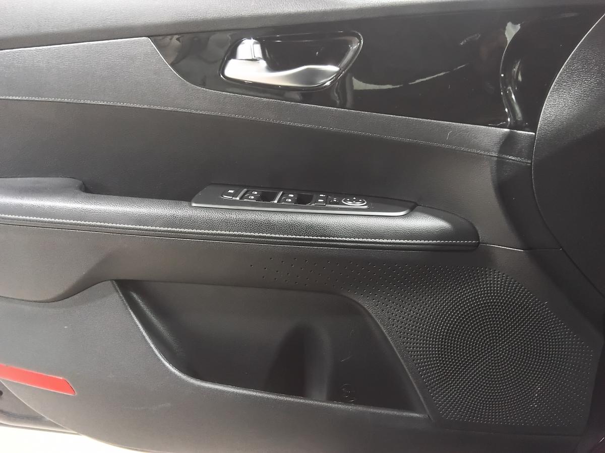 2023 Kia Forte - Image 17