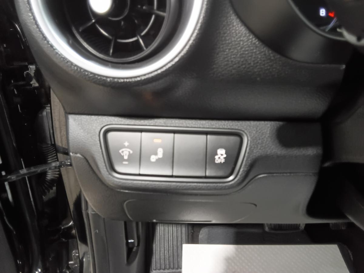 2023 Kia Forte - Image 25