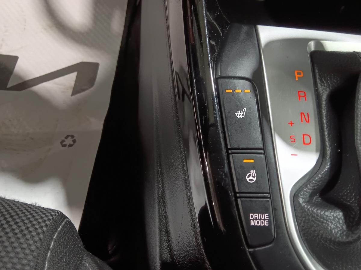 2023 Kia Forte - Image 26