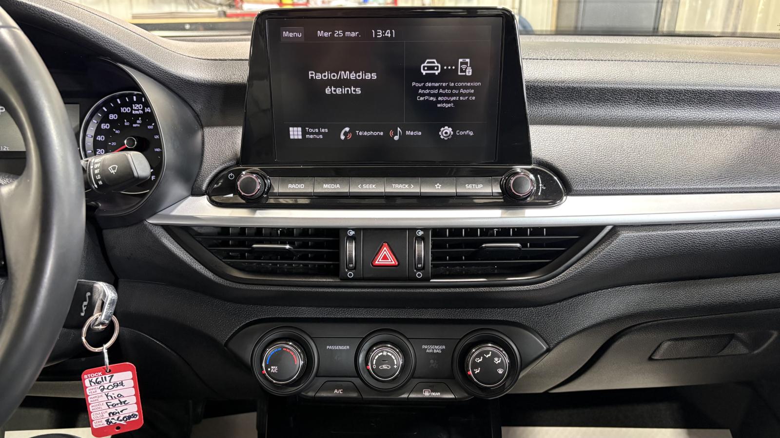 2024 Kia Forte - Image 24