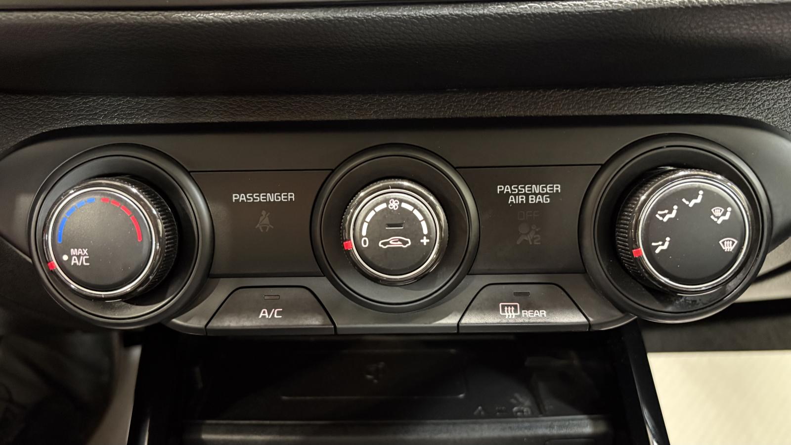 2024 Kia Forte - Image 27