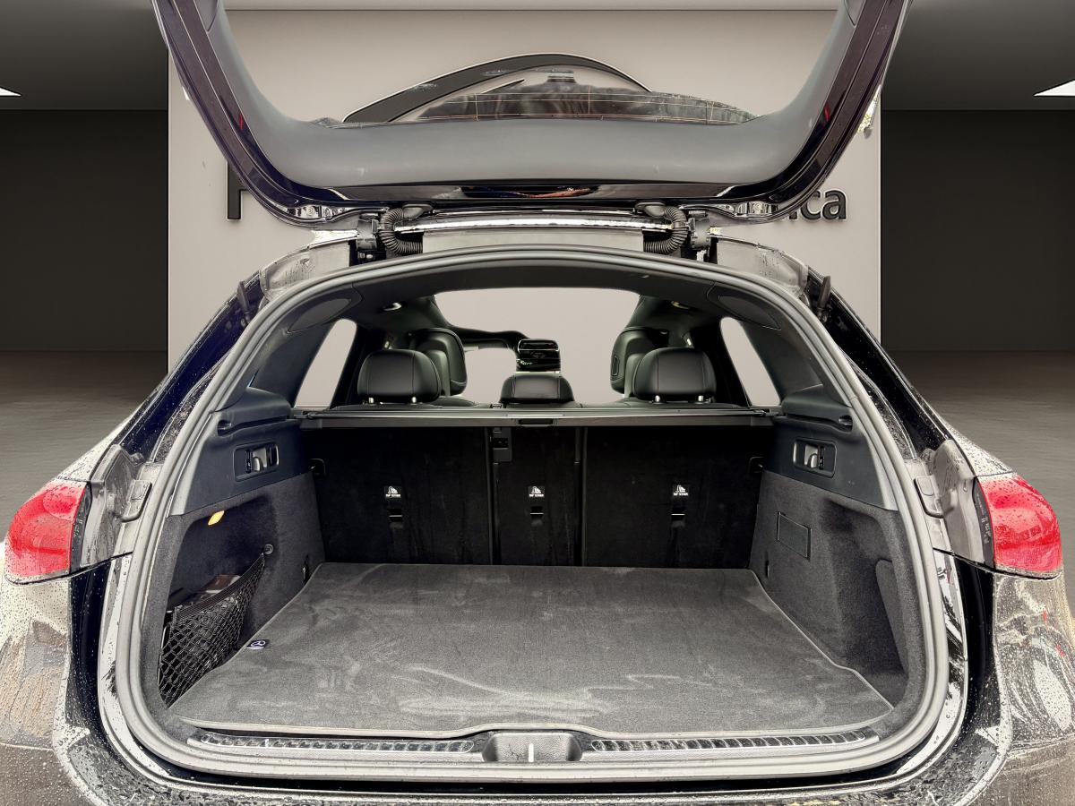 2025 Mercedes-Benz GLC 300 - Image 7