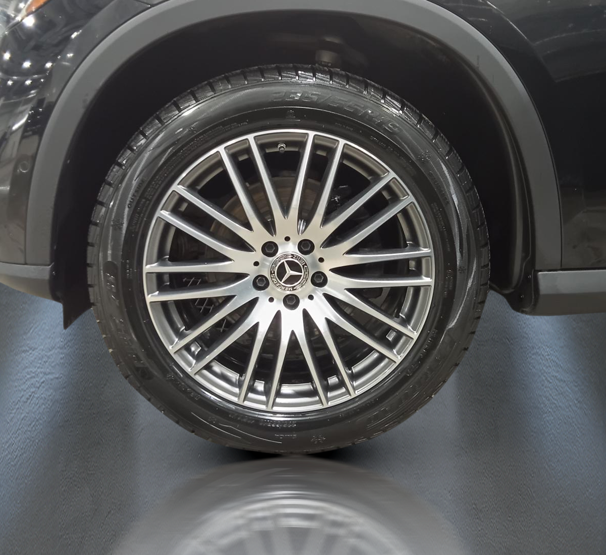 2025 Mercedes-Benz GLC 300 - Image 11