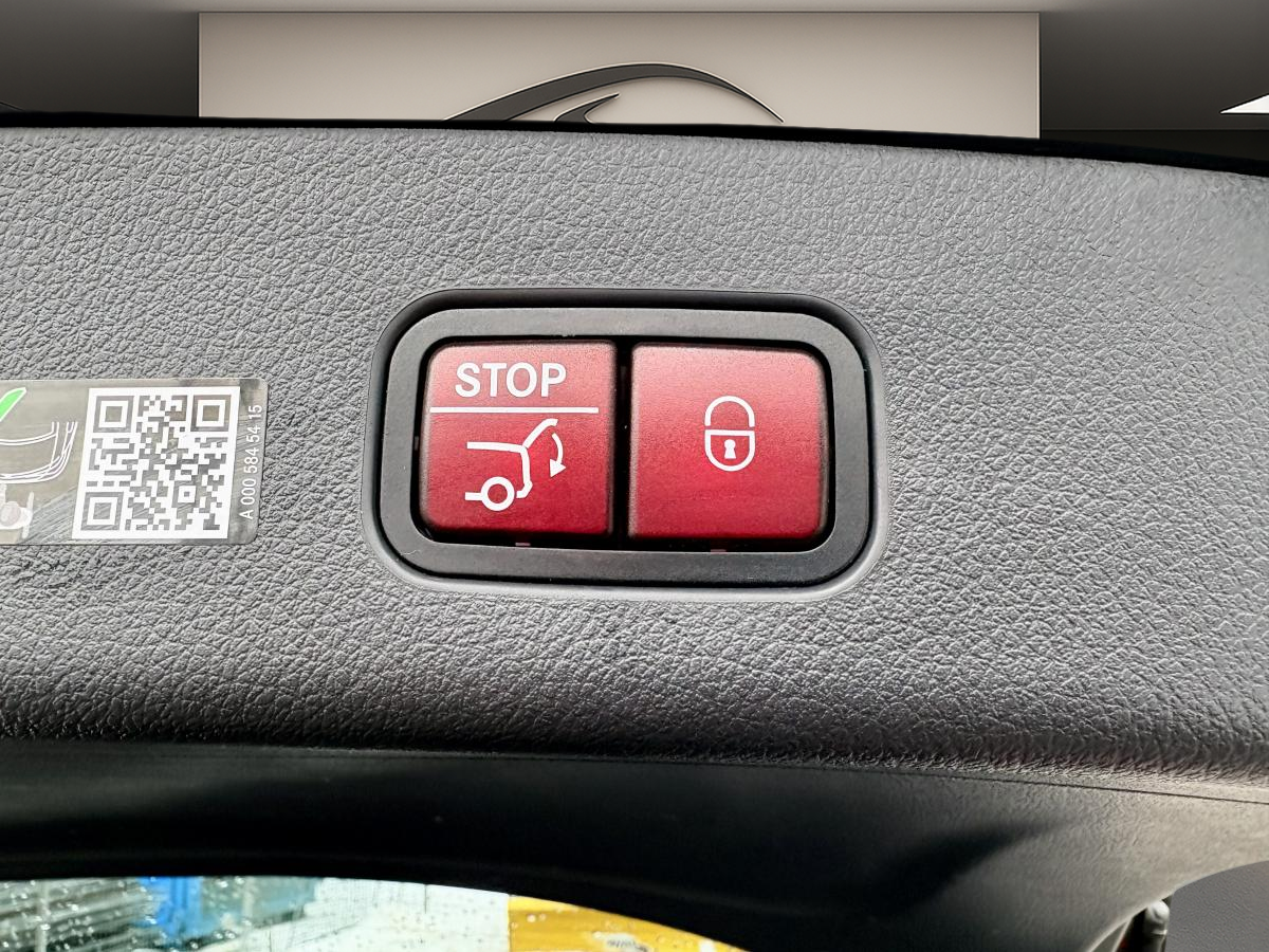 2025 Mercedes-Benz GLC 300 - Image 22