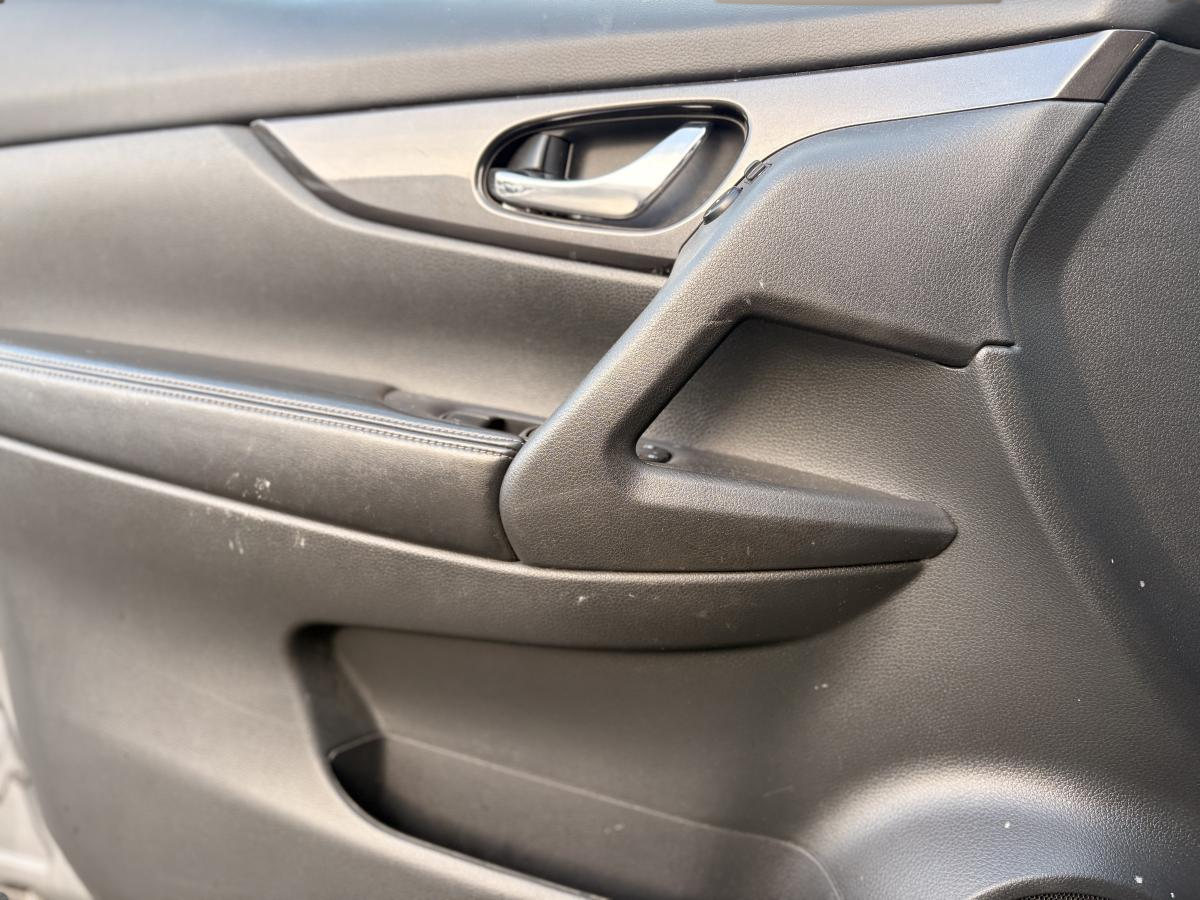 2019 Nissan Rogue - Image 18